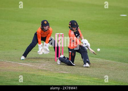 Southampton, Regno Unito, 18 maggio 2024. Lucy Higham dei Blaze battendo durante la Charlotte Edwards Cup match tra Southern Vipers e The Blaze all'Utilita Bowl di Southampton. Crediti: Dave Vokes/Alamy Live News Foto Stock