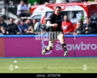 Barnet, Regno Unito. 18 maggio 2024. Premiership Rugby. Saracens uomini V saldi squali. Stadio Stone X. Barnet. Alex Goode (Saracens) prende il calcio durante la partita di rugby Saracens Men V sale Sharks Gallagher Premiership. Crediti: Sport in foto/Alamy Live News Foto Stock