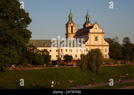 Chiesa Paolina sulla roccia (Kosciol na Skalce) presso il fiume Vistola a Cracovia, Polonia Foto Stock