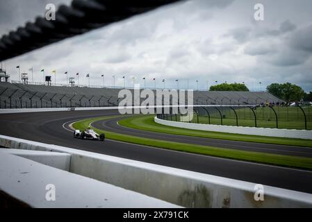 Speedway, Indiana, Stati Uniti. 17 maggio 2024. NOLAN SIEGEL (R) (18) di Palo alto, California, esce dalla curva 3 durante una prova per la 108a corsa della 500 miglia di Indianapolis all'Indianapolis Motor Speedway di Speedway, IN. (Credit Image: © Walter G. Arce Sr./ASP via ZUMA Press Wire) SOLO PER USO EDITORIALE! Non per USO commerciale! Foto Stock