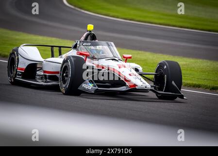 Speedway, Indiana, Stati Uniti. 17 maggio 2024. NOLAN SIEGEL (R) (18) di Palo alto, California, esce dalla curva 3 durante una prova per la 108a corsa della 500 miglia di Indianapolis all'Indianapolis Motor Speedway di Speedway, IN. (Credit Image: © Walter G. Arce Sr./ASP via ZUMA Press Wire) SOLO PER USO EDITORIALE! Non per USO commerciale! Foto Stock