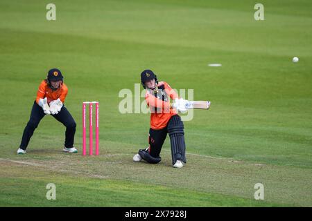 Southampton, Regno Unito, 18 maggio 2024. Kirstie Gordon dei Blaze battendo durante la Charlotte Edwards Cup match tra Southern Vipers e The Blaze all'Utilita Bowl di Southampton. Crediti: Dave Vokes/Alamy Live News Foto Stock