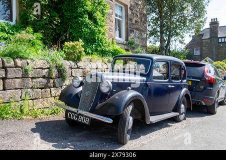 Vecchia auto Austin Ruby nera con logo RAC, Foto Stock