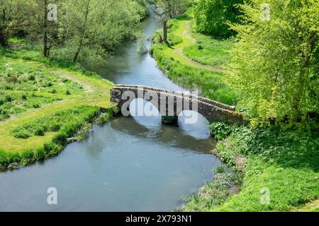 Ponte medievale a Haddon Hall, Bakewell, Derbyshire, Inghilterra, Regno Unito Foto Stock