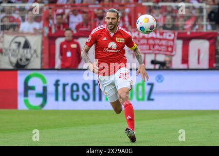 Berlino, Germania. 18 maggio 2024. Christopher Trimmel ( 1.FC Union Berlin, #28), 1. FC Union Berlin vs SC Freiburg, 1a Bundesliga, calcio, DFB, Bundesliga, stagione 2023/2024, alte Foersterei, 34° giorno di partita, credito: HMB Media/Alamy Live News Foto Stock