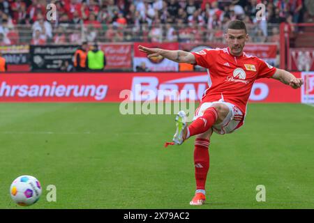 Berlino, Germania. 18 maggio 2024. Robin Gosens ( 1.FC Union Berlin, #06), 1. FC Union Berlin vs SC Freiburg, 1a Bundesliga, calcio, DFB, Bundesliga, stagione 2023/2024, alte Foersterei, 34° giorno di partita, credito: HMB Media/Alamy Live News Foto Stock