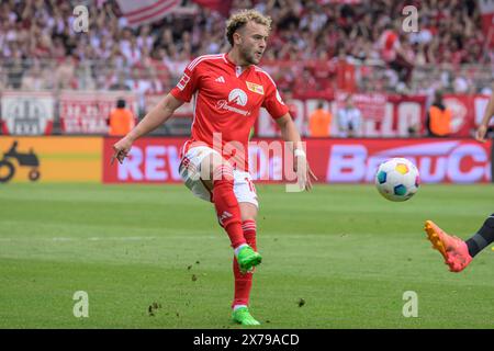 Berlino, Germania. 18 maggio 2024. Benedict Hollerbach ( 1.FC Union Berlin, #16), 1. FC Union Berlin vs SC Freiburg, 1a Bundesliga, calcio, DFB, Bundesliga, stagione 2023/2024, alte Foersterei, 34° giorno di partita, credito: HMB Media/Alamy Live News Foto Stock