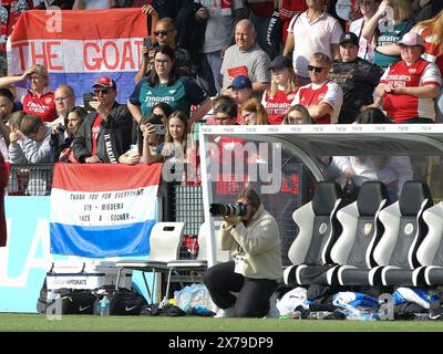 Borehamwood, Regno Unito. 18 maggio 2024. Borehamwood, Inghilterra, 18 maggio 2024: Bandiere che mostrano apprezzamento per Vivianne Miedema (11 Arsenal) dopo la partita Barclays fa Womens Super League tra Arsenal e Brighton e Hove Albion al Mangata Pay UK Stadium (Meadow Park) a Borehamwood, Inghilterra. (Jay Patel/SPP) credito: SPP Sport Press Photo. /Alamy Live News Foto Stock