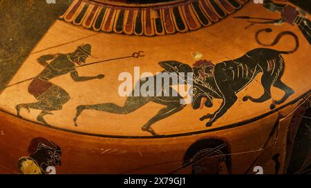 Dettaglio: Vaso greco antico raffigurante un guerriero che combatte un leone, Eracle e il Leone Nemeo, interni, Museo Archeologico, città vecchia, Rodi Foto Stock