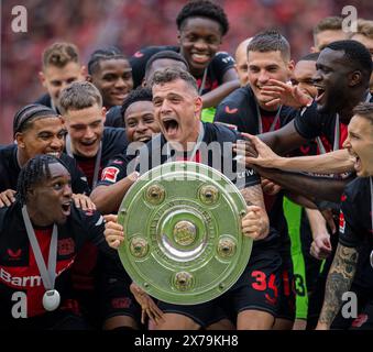 Leverkusen, Germania. 18th mai 2024. Granit Xhaka (Leverkusen) mit Meisterschale,Jeremie Frimpong (Leverkusen) Amine Adli (Leverkusen) Florian Wirtz ( Foto Stock