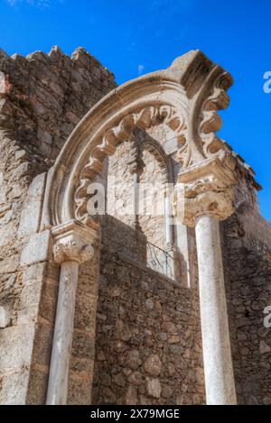 Le rovine romane, Publico Jardin, Evora, Sito Patrimonio Mondiale dell'UNESCO, Portogallo Foto Stock