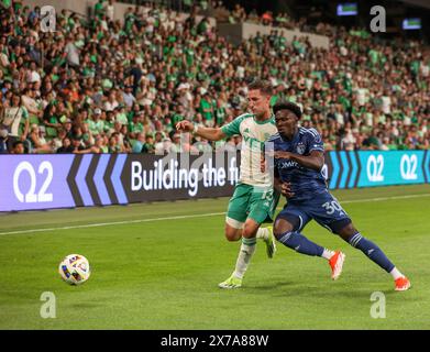 Austin, Texas, Stati Uniti. 18 maggio 2024. L'attaccante di Kansas City Stephen Afrifa (30) combatte contro il centrocampista dell'Austin FC Ethan Finlay (13) durante una partita di Major League Soccer il 18 maggio 2024 ad Austin. Austin ha vinto, 3-2. (Credit Image: © Scott Coleman/ZUMA Press Wire) SOLO PER USO EDITORIALE! Non per USO commerciale! Foto Stock