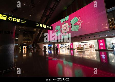DOHA, QATAR - 13 OTTOBRE 2023: Foto interna dell'Aeroporto Internazionale di Hamad. Foto Stock