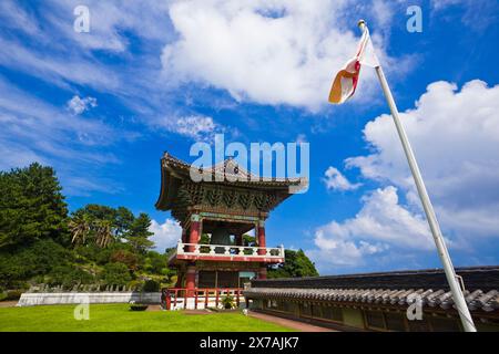 Tempio Yakcheonsa sull'isola di Jeju, Corea del Sud. Foto Stock