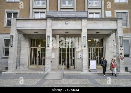 Bürgeramt, Rathaus Tiergarten, Mathilde-Jacob-Platz, Moabit, Berlino, Deutschland *** Citizens Office, Tiergarten Town Hall, Mathilde Jacob Platz, Moabit, Berlino, Germania Foto Stock