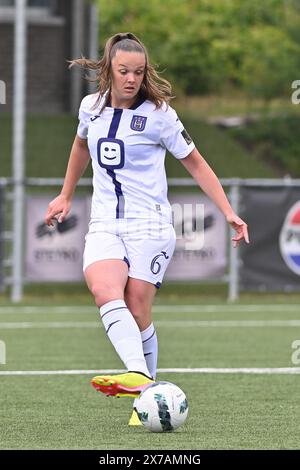 Aalter, Belgio. 18 maggio 2024. Tin De Caigny (6) di Anderlecht nella foto durante una partita di calcio femminile tra il Club Brugge Dames YLA e l'RSC Anderlecht nella nona partita in play-off 1 della stagione 2023 - 2024 della belga lotto Womens Super League, sabato 18 maggio 2024 ad Aalter, IN BELGIO. Crediti: Sportpix/Alamy Live News Foto Stock