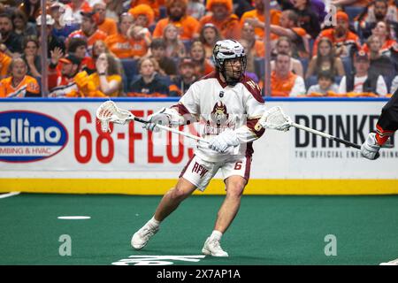 18 maggio 2024: L'attaccante degli Albany Firewolves Alex Simmons (6) corre nel primo quarto contro i Buffalo Bandits. I Buffalo Bandits ospitarono gli Albany Firewolves in gara 2 delle finali della National Lacrosse League al KeyBank Center di Buffalo, New York. (Jonathan tenca/CSM) Foto Stock