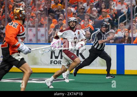 18 maggio 2024: L'attaccante degli Albany Firewolves Nick Chaykowsky (22) corre nel primo quarto contro i Buffalo Bandits. I Buffalo Bandits ospitarono gli Albany Firewolves in gara 2 delle finali della National Lacrosse League al KeyBank Center di Buffalo, New York. (Jonathan tenca/CSM) Foto Stock