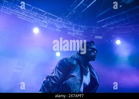 Concerto di musica della cantante italiana - Concerto di Mahmood a Milano il cantante italiano Mahmood si esibisce dal vivo sul palco di le Fabrique per il primo tour italiano del 2024. Milano Italia, il 18 maggio 2024. Foto Tiziano Ballabio Milano le Fabrique Italia Copyright: XTizianoxBallabiox/xLiveMediax LPM 1360433 Foto Stock