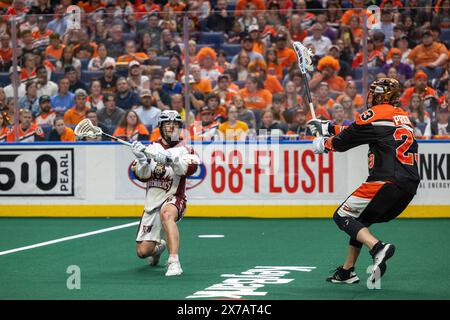 18 maggio 2024: L'attaccante degli Albany Firewolves Alex Simmons (6) corre nel terzo quarto contro i Buffalo Bandits. I Buffalo Bandits ospitarono gli Albany Firewolves in gara 2 delle finali della National Lacrosse League al KeyBank Center di Buffalo, New York. (Jonathan tenca/CSM) Foto Stock