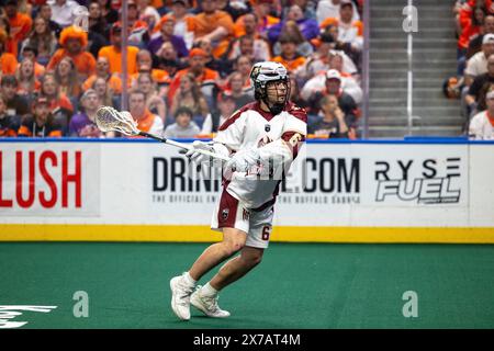 18 maggio 2024: L'attaccante degli Albany Firewolves Alex Simmons (6) corre nel primo quarto contro i Buffalo Bandits. I Buffalo Bandits ospitarono gli Albany Firewolves in gara 2 delle finali della National Lacrosse League al KeyBank Center di Buffalo, New York. (Jonathan tenca/CSM) Foto Stock