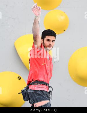 Shanghai. 19 maggio 2024. Alberto Gines Lopez, spagnolo, reagisce dopo la finale di arrampicata sportiva maschile alla Olympic Qualifier Series di Shanghai orientale, 19 maggio 2024. Crediti: He Changshan/Xinhua/Alamy Live News Foto Stock