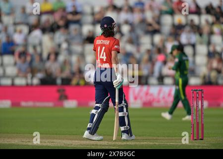 NORTHAMPTON, INGHILTERRA : dal 17 maggio al 2024 : Maia Bouchier d'Inghilterra durante la seconda partita di Vitality IT20 femminile tra Inghilterra e Pakistan al County Ground di Northampton, Inghilterra Foto Stock