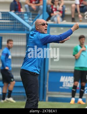 Reggio Emilia, Italia. 19 maggio 2024. Foto Gianni Santandrea/LaPresse 19 maggio 2024 Reggio Emilia, Italia - sport, calcio - Sassuolo vs Cagliari - Campionato di calcio serie A Tim 2023/2024 - Stadio Mapei. Nella foto: mister BisoliPhoto Gianni Santandrea/LaPresse 19 maggio 2024 Reggio Emilia, Italia - sport, calcio - Sassuolo vs Caglairi - serie A Tim 2023/2024 campionato di calcio - Stadio Mapei. Nella foto: mister Bisoli credito: LaPresse/Alamy Live News Foto Stock