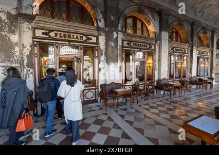 Caffè Florian Coffee House Cafe in Piazza San Marco nella città di Venezia, Italia. Fondata nel 1720, la più antica caffetteria in attività continua in Foto Stock