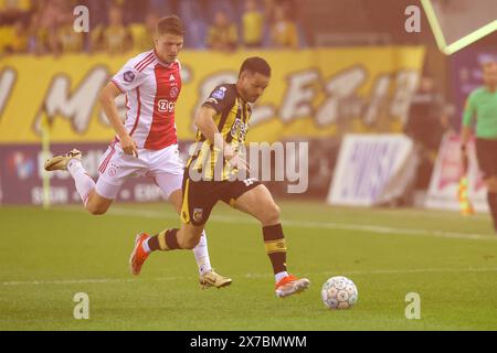 ARNHEM, PAESI BASSI - 19 MAGGIO: Anton Gaaei dell'AFC Ajax, Mica Pinto di Vitesse durante la partita olandese Eredivisie tra Vitesse e AFC Ajax allo Stadion Gelredome il 19 maggio 2024 ad Arnhem, Paesi Bassi. (Foto di Ben Gal/Orange Pictures) Foto Stock