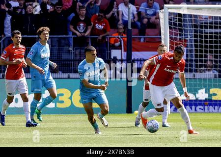 ALKMAAR - 19-05-2024, stadio AFAS. Eredivisie olandese stagione di calcio 2023 / 2024, durante la partita AZ - Utrecht. Il giocatore dell'AZ Vangelis Pavlidis contro il giocatore dell'Utrecht CAN Bozdogan Foto Stock