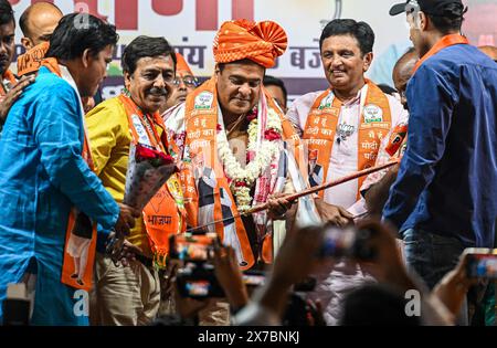 NUOVA DELHI, INDIA - 14 MAGGIO: Il primo ministro dell'Assam Himanta Biswa Sarma durante l'incontro pubblico a sostegno del candidato del BJP di East Delhi Lok Sabha Harsh Malhotra al mercato Vijay Chowk Laxmi Nagar, il 14 maggio 2024 a nuova Delhi, India. (Foto di Raj K Raj/Hindustan Times/Sipa USA ) Foto Stock