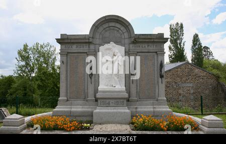 Una veduta del memoriale di guerra a Saint-Hilaire-du-Harcouet, Manche, Normandia, Francia nordoccidentale, Europa Foto Stock