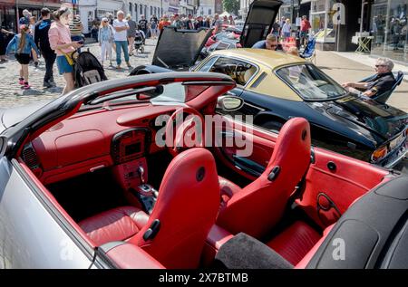 Faversham, Kent, Regno Unito. 19 maggio 2024. Secondo giorno del Faversham Festival of Transport 2024. Mostra di auto e motociclette nel centro della città. Crediti: Phil Robinson/Alamy Live News Foto Stock