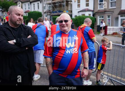 Tifosi del Crystal Palace prima della partita di Premier League al Selhurst Park di Londra. Data foto: Domenica 19 maggio 2024. Foto Stock