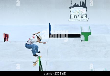 Shanghai. 19 maggio 2024. Zeng Wenhui della Cina gareggia durante la finale femminile di skateboard alla Olympic Qualifier Series di Shanghai nella Cina orientale, Shanghai, 19 maggio 2024. Crediti: Tao Xiyi/Xinhua/Alamy Live News Foto Stock