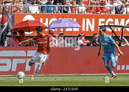 ALKMAAR - 19-05-2024, stadio AFAS. Eredivisie olandese stagione di calcio 2023 / 2024, durante la partita AZ - Utrecht. Yukinari Sugawara vs Othmane Boussaid, giocatore dell'AZ Utrecht Foto Stock