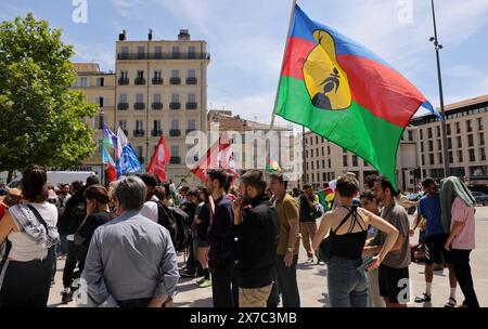 © PHOTOPQR/LA PROVENCE/Valerie Vrel ; Marsiglia ; 19/05/2024 ; manifestation de la diaspora kanak aujourd'hui porte D'Aix, et de ses soutiens LFI, PC, la jeunesse communiste. Suites aux évènements meurtiers et à l'insurection actuelle contre l'état French colonizateur de la Nouvelle Calédonie (Kanaky) depuis 1853, une guerre civile est en marche et le peuple appelle dans sa majorité à l'indépendance de l'île vis à vis de la métropole franchaise. Marsiglia, Francia, 19 maggio 2024 dimostrazione della diaspora Kanak oggi a porte D'Aix, e dei suoi sostenitori LFI, PC, Gioventù Comunista. Foll Foto Stock