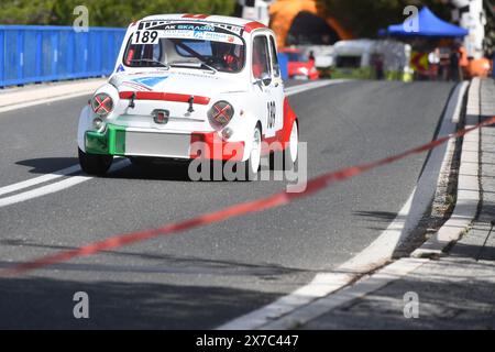 Sibenik, Croazia. 19 maggio 2024. Nenad Grzancic, croato, guida la sua Fiat Abarth durante la gara automobilistica internazionale Skradin 2024 'Trke priko Krke' a Skradin, Croazia, il 19 maggio 2024. Foto: Hrvoje Jelavic/PIXSELL credito: Pixsell/Alamy Live News Foto Stock