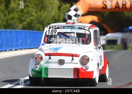 Sibenik, Croazia. 19 maggio 2024. Nenad Grzancic, croato, guida la sua Fiat Abarth durante la gara automobilistica internazionale Skradin 2024 'Trke priko Krke' a Skradin, Croazia, il 19 maggio 2024. Foto: Hrvoje Jelavic/PIXSELL credito: Pixsell/Alamy Live News Foto Stock