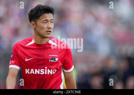 ALKMAAR, PAESI BASSI - 19 MAGGIO: Yukinari Sugawara dell'AZ Alkmaar guarda durante l'incontro olandese Eredivisie tra AZ Alkmaar e FC Utrecht all'AFAS Stadion il 19 maggio 2024 ad Alkmaar, Paesi Bassi. (Foto di Patrick Goosen/Orange Pictures) Foto Stock