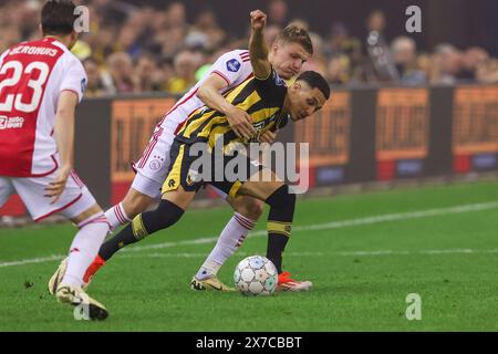 Arnhem, Paesi Bassi. 19 maggio 2024. ARNHEM, PAESI BASSI - 19 MAGGIO: Anton Gaaei dell'AFC Ajax, Amine Boutrah di Vitesse durante la partita olandese Eredivisie tra Vitesse e AFC Ajax allo Stadion Gelredome il 19 maggio 2024 ad Arnhem, Paesi Bassi. (Foto di Ben Gal/Orange Pictures) credito: Orange Pics BV/Alamy Live News Foto Stock