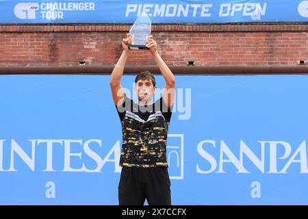 Fancesco Passaro (Italia) vincitore del 2° Open Piemonte intesa San Paolo nel corso del Piemonte Open intesa San Paolo 2024, International Tennis Match a Torino, Italia, 19 maggio 2024 Foto Stock