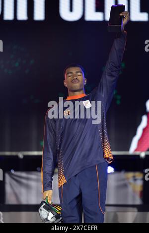 Shanghai. 19 maggio 2024. Lee-Lou Diouf Demierre, Paesi Bassi, celebra durante la cerimonia di premiazione delle finali dei B-Boys di Breaking all'Olympic Qualifier Series nella Cina orientale di Shanghai, 19 maggio 2024. Crediti: Wang Xiang/Xinhua/Alamy Live News Foto Stock