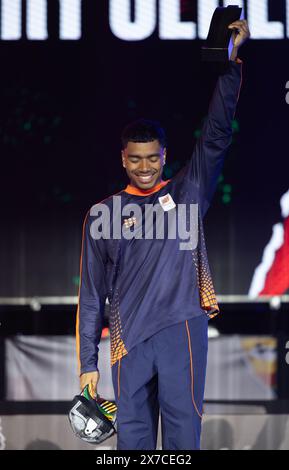 Shanghai. 19 maggio 2024. Lee-Lou Diouf Demierre, Paesi Bassi, celebra durante la cerimonia di premiazione delle finali dei B-Boys di Breaking all'Olympic Qualifier Series nella Cina orientale di Shanghai, 19 maggio 2024. Crediti: Wang Xiang/Xinhua/Alamy Live News Foto Stock