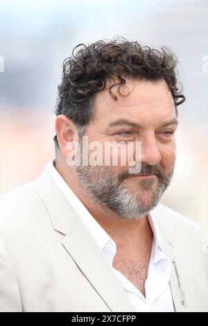 CANNES, FRANCIA - 19 MAGGIO: Denis Menochet alla photocall "Rumours" al 77° Festival annuale di Cannes al Palais des Festivals il 19 maggio 2024 a Cannes, Francia. CAP/GOL ©GOL/Capital Pictures Foto Stock