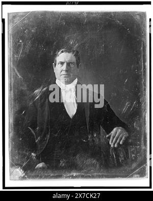 Uomo non identificato, circa 40 anni, ritratto a mezza lunghezza, rivolto verso la parte anteriore, seduto con la mano sul tavolo, graffiato sul retro della targa: 339., Hallmark: Rinhart 31b., Transfer; U.S. War College; 1920; (DLC/PP-1920:46153)., fa parte di: Daguerreotype Collection , prodotto dallo studio di Mathew Brady. Foto Stock