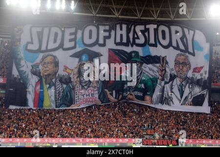 Rades, Tunisi, Tunisia. 18 maggio 2024. Tifosi dell'EST durante l'ultima partita di andata del club dei campioni africani CAF. Esperance sportive de Tunis (EST) contro al Ahly dell'Egitto allo stadio Rades. (Immagine di credito: © Chokri Mahjoub/ZUMA Press Wire) SOLO PER USO EDITORIALE! Non per USO commerciale! Foto Stock