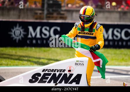 Sebastian Vettel alla guida della sua McLaren MP4-8 in omaggio al 30° anniversario dell'incidente fatale di Ayrton Senna durante la Formula 1 MSC Cruises Gran Premio del Made in Italy e dell'Emilia-Romagne 2024, 7° round del Campionato del mondo di Formula 1 2024 dal 17 al 19 maggio, 2024 sull'autodromo Enzo e Dino Ferrari, a Imola, Italia - foto Joao Filipe/DPPI credito: DPPI Media/Alamy Live News Foto Stock