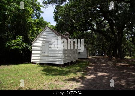 Le cabine degli ex schiavi della piantagione McLeod sembrano molto meglio ora rispetto al passato. Foto Stock
